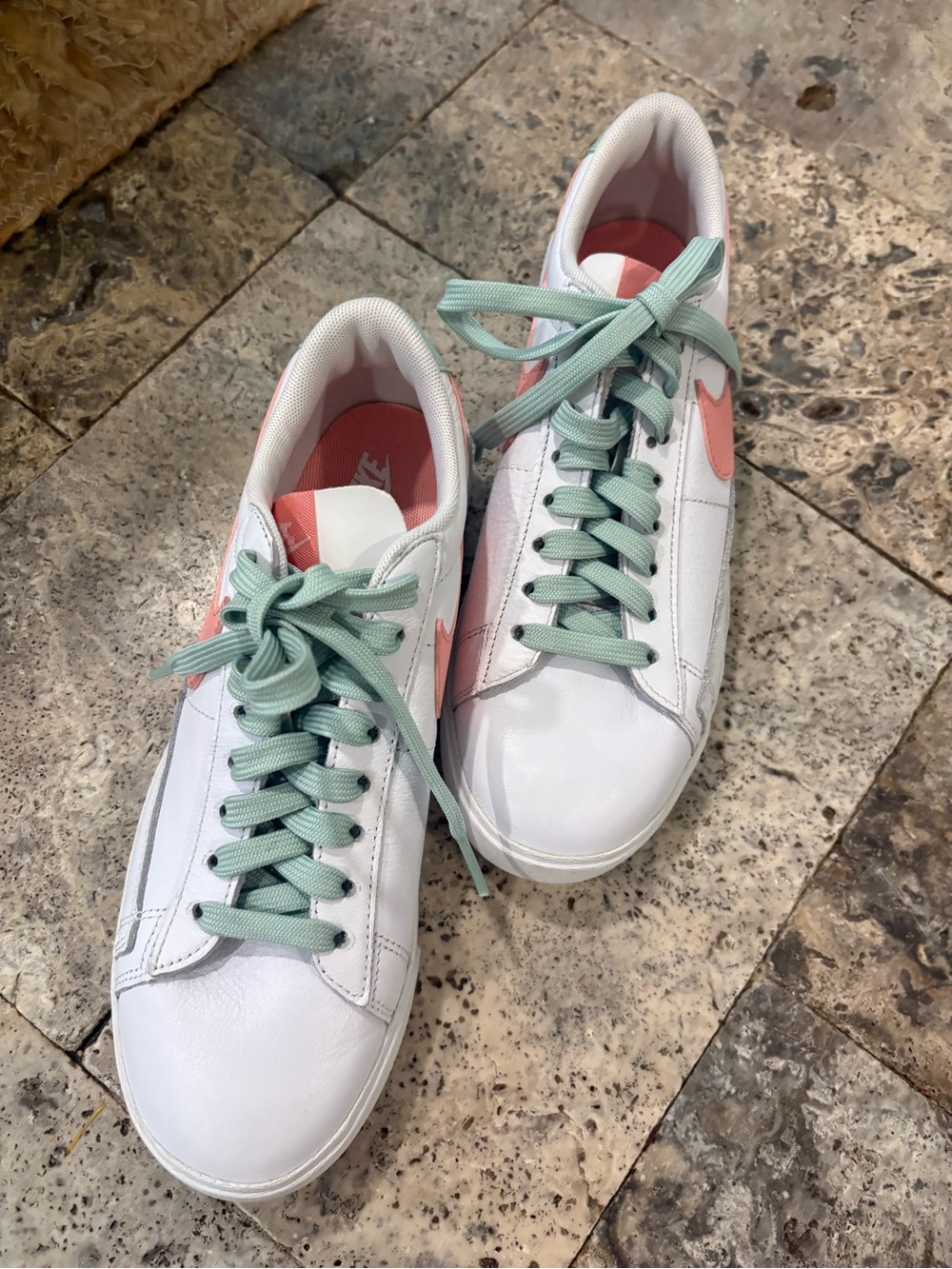 Nike Blazer Low LE white Coral 7.5